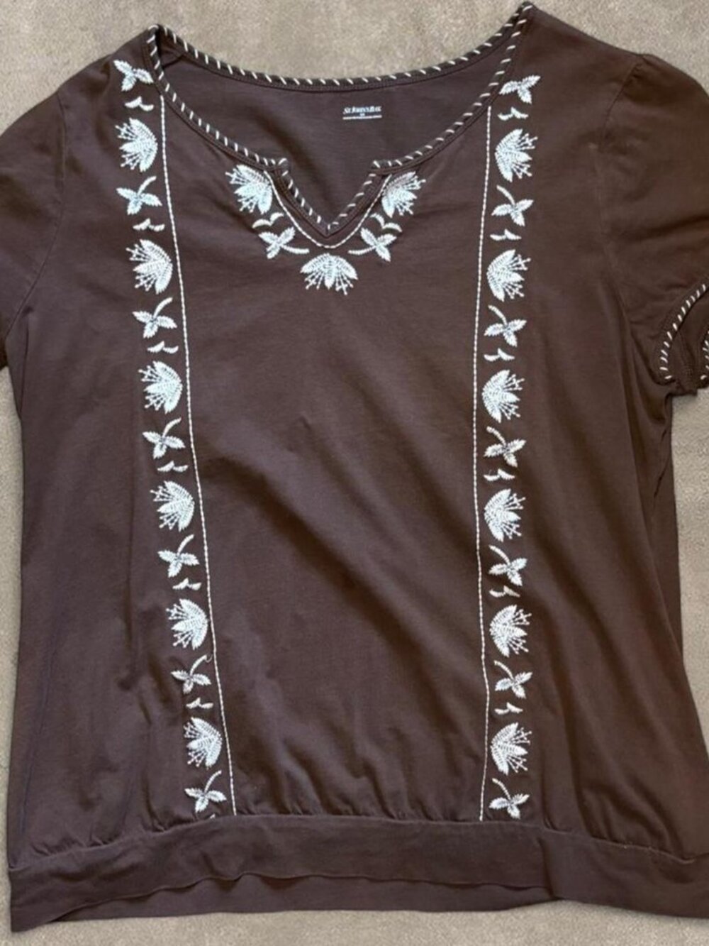 Y2k coquette dark brown tee with white floral embroidery - Size L